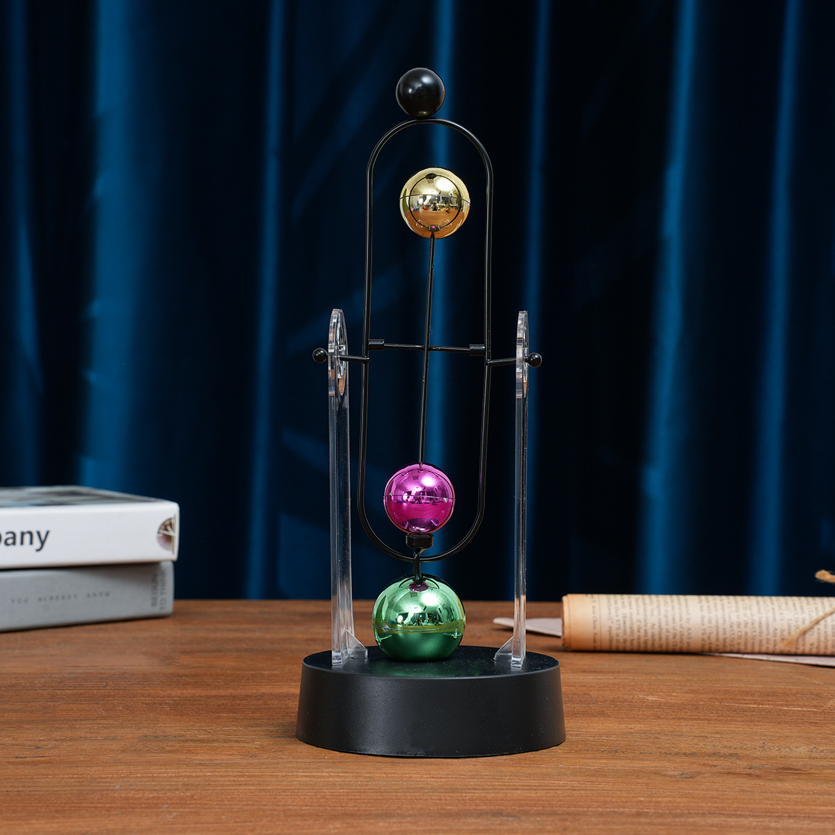 Newton Cradle Large - Pêndulo de Newton: Decoração Moderna Minimalista